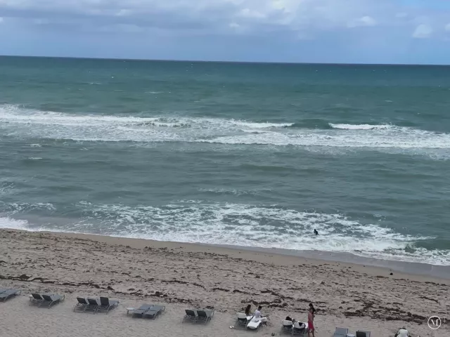 3-bedroom condo for sale in Sunny Isles Beach - 16001 Collins Avenue 502 - MondialRealty
