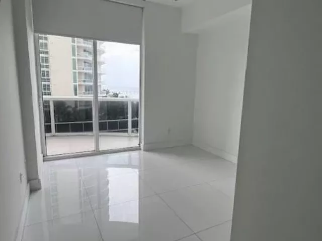 3-bedroom condo for sale in Sunny Isles Beach - 16001 Collins Avenue 502 - MondialRealty