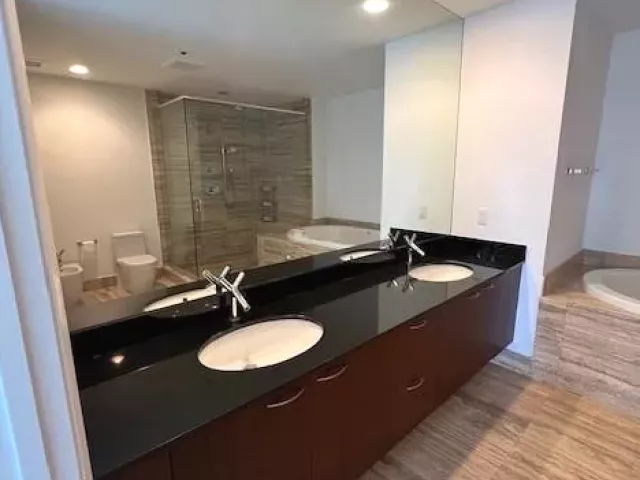 3-bedroom condo for sale in Sunny Isles Beach - 16001 Collins Avenue 502 - MondialRealty