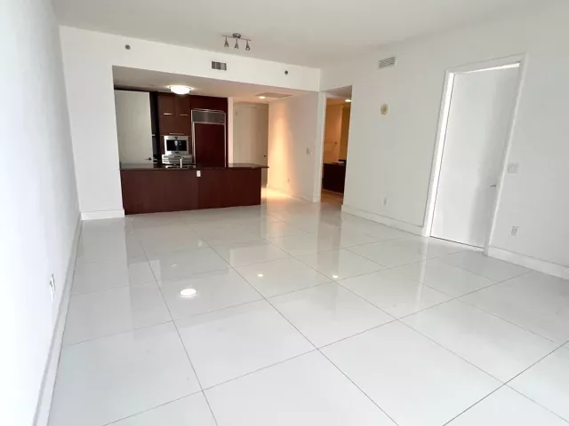 3-bedroom condo for sale in Sunny Isles Beach - 16001 Collins Avenue 502 - MondialRealty