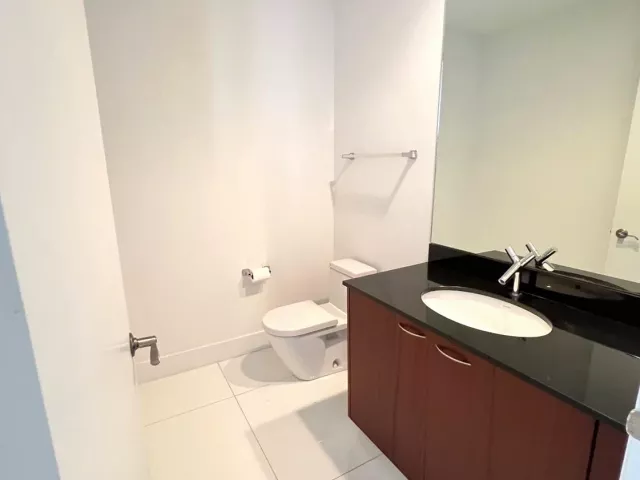 3-bedroom condo for sale in Sunny Isles Beach - 16001 Collins Avenue 502 - MondialRealty
