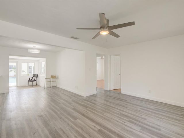 Home for sale at 638 SW 5th Ave - photo 5174181