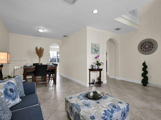 Home for sale at 11811 SW 137th Pl - photo 5173570