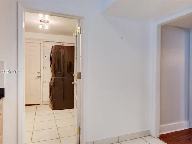 Home for rent at 161 NE 50th St 1 - photo 5173664