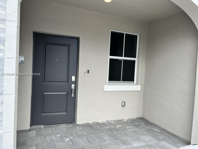 Home for rent at 2633 SE 10th St . - photo 5481064