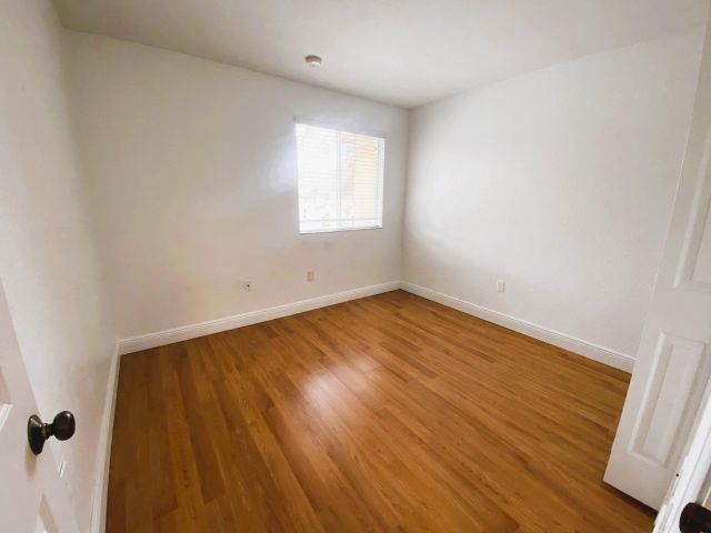 Home for rent at 2527 SE 15th Pl - photo 5174558