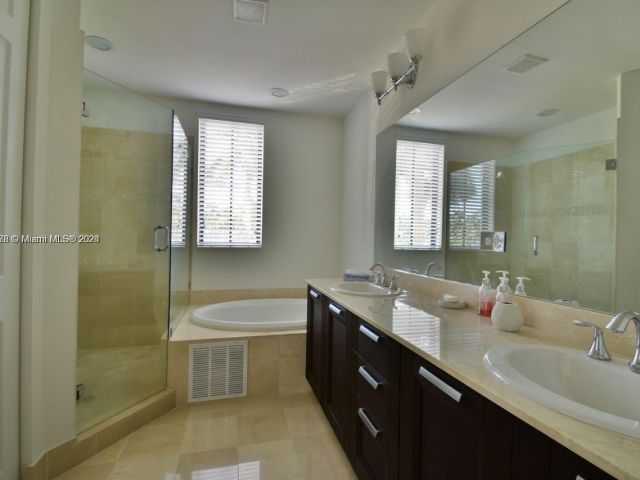 Home for rent at 8375 NW 51st Ter . - photo 5176122