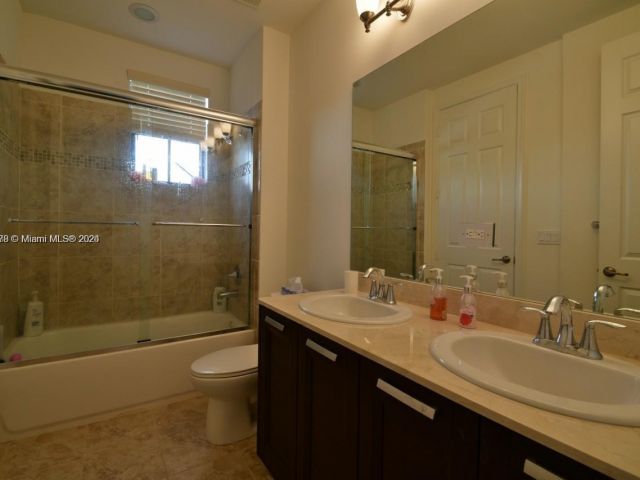 Home for rent at 8375 NW 51st Ter . - photo 5176128