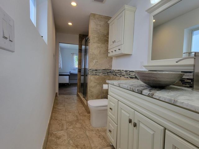 Home for sale at 440 SW 18th Street - photo 5177515