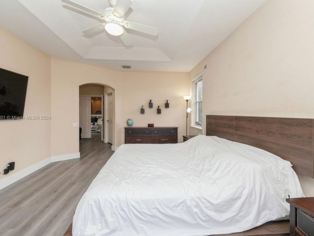 Home for rent at 999 N Harbor Vw N 999 - photo 5178833