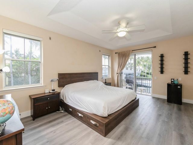 Home for rent at 999 N Harbor Vw N 999 - photo 5178837