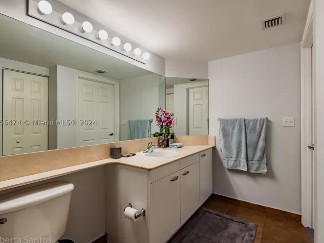 2-bedroom condo for rent in Hallandale Beach - 2080 S Ocean Dr 602 - MondialRealty