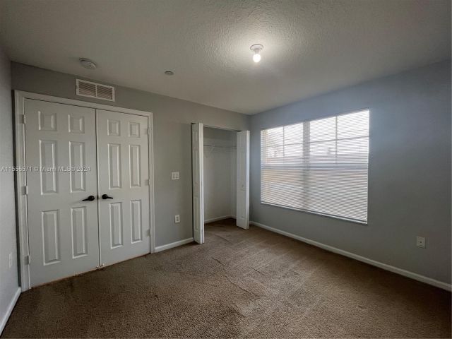 Home for rent at 1033 NE 17th Way 1603 - photo 5180431