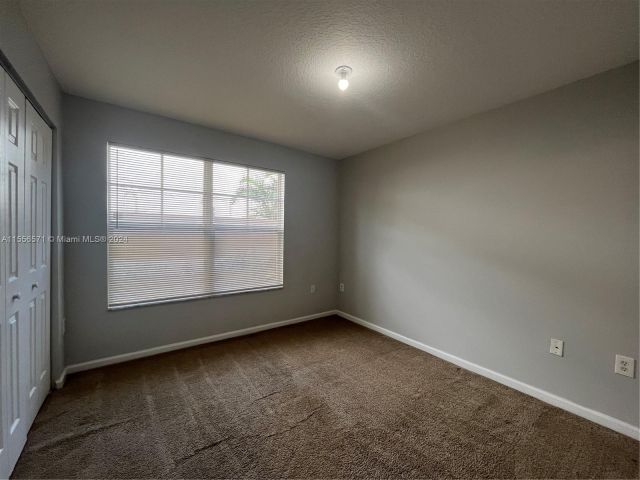 Home for rent at 1033 NE 17th Way 1603 - photo 5180434