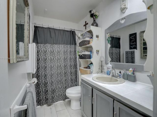 Home for rent at 2200 SW 42nd Way 0 - photo 5180417
