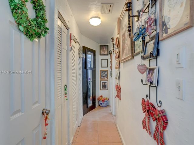 Home for rent at 2200 SW 42nd Way 0 - photo 5180418