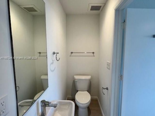 Home for rent at 113 NE 6th St 617 - photo 5184320