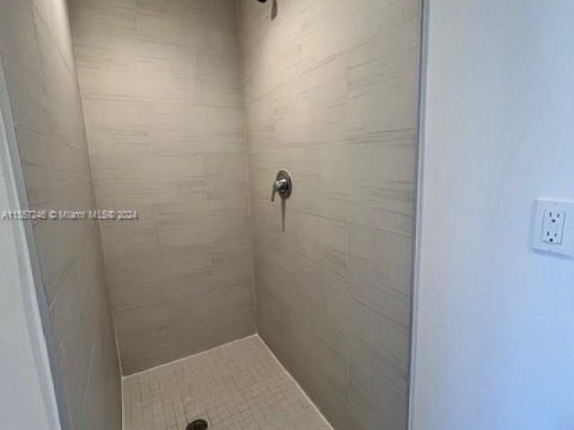 Home for rent at 113 NE 6th St 617 - photo 5184321