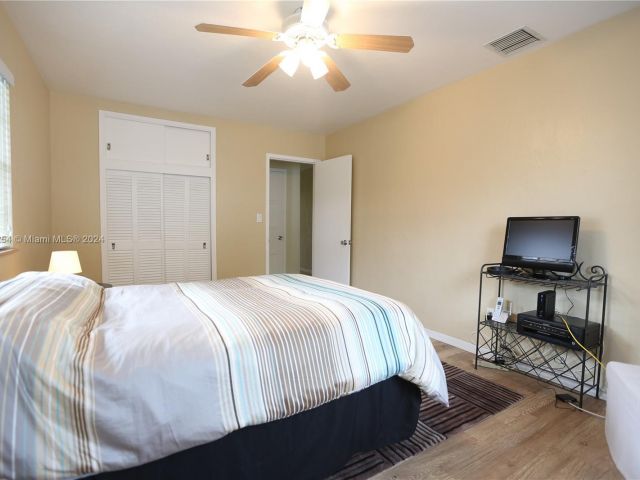 Home for rent at 1443 Hollywood Blvd 0 - photo 5183816