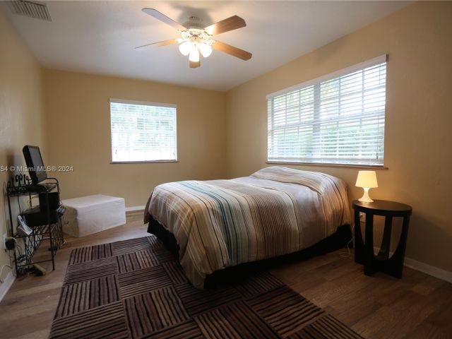 Home for rent at 1443 Hollywood Blvd 0 - photo 5183818