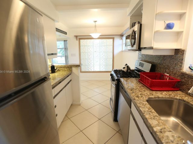 Home for rent at 1443 Hollywood Blvd 0 - photo 5183826