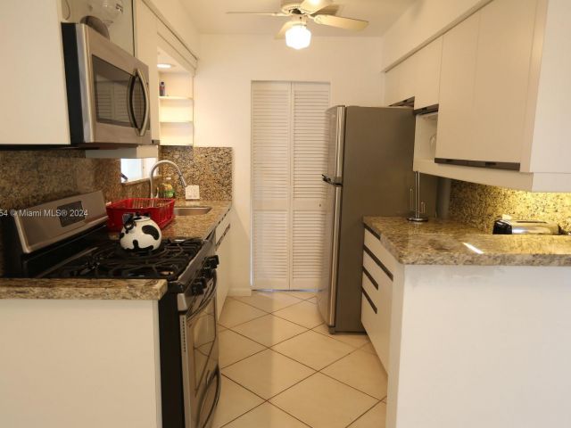 Home for rent at 1443 Hollywood Blvd 0 - photo 5183827