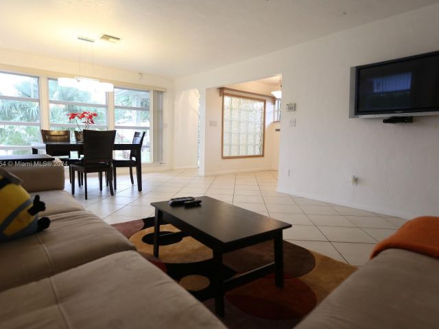 Home for rent at 1443 Hollywood Blvd 0 - photo 5183828