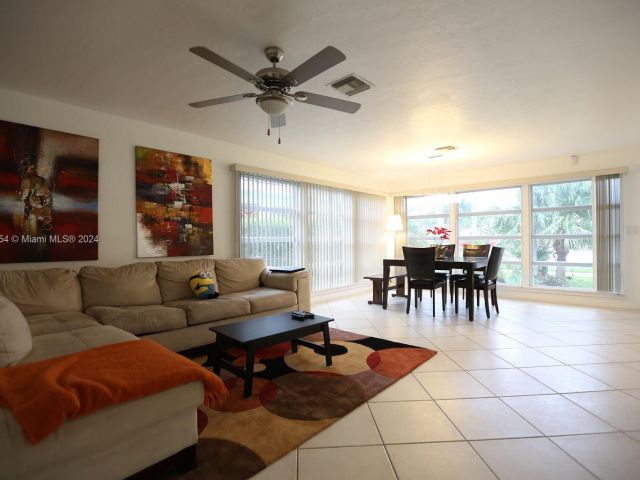 Home for rent at 1443 Hollywood Blvd 0 - photo 5183832