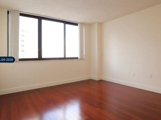 Apartment for rent  Unit #832 - photo 5185913