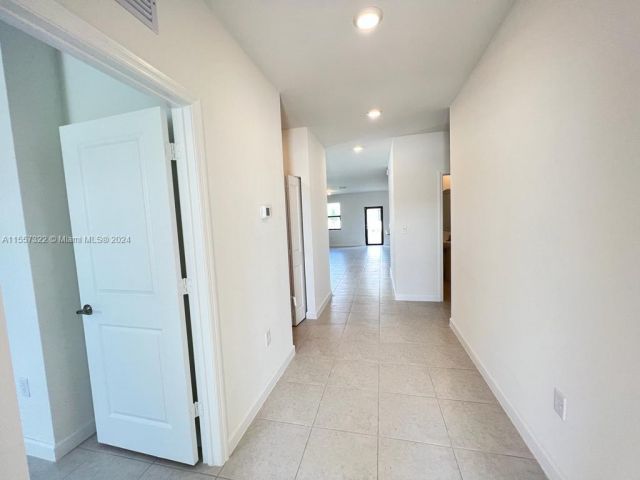 Home for rent at 11885 SW 244th St 11885 - photo 5184124