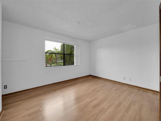 Home for rent at 120 SE 12th Ave 3 - photo 5185577