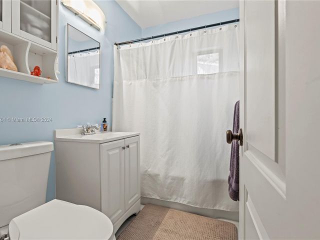 Home for sale at 1332 NE 16th Ter - photo 5187582