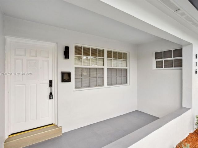 Home for sale at 916 SW 7th Ave - photo 5190165
