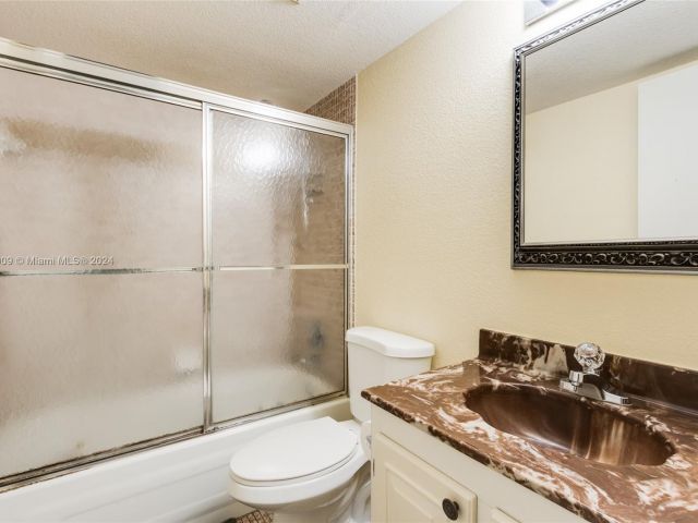 Home for sale at 912 NE 27th Ave 912 - photo 5188940