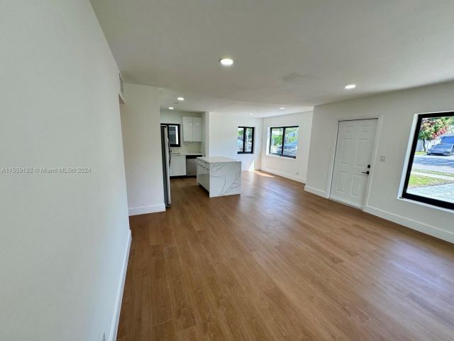 Home for sale at 911 NW 4th Ave - photo 5191186