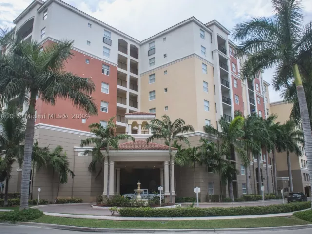 2-bedroom condo for rent in Sunny Isles Beach - 17100 N Bay Rd 1402 - MondialRealty