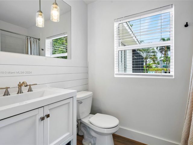 Home for sale at 907 SW 17th St - photo 5192847