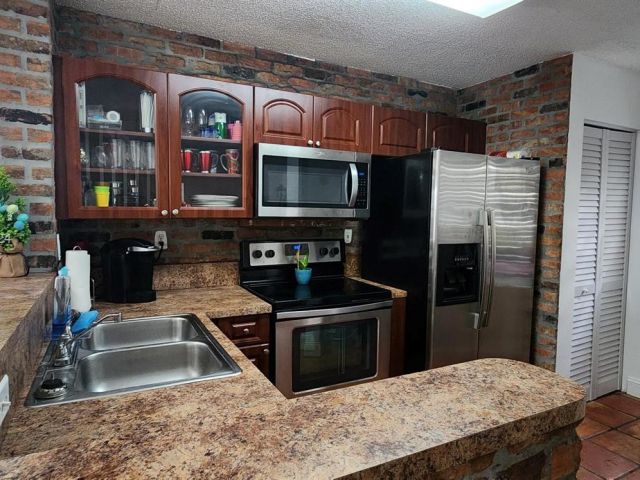 Home for rent at 14133 SW 121st Pl 9 - photo 5194988