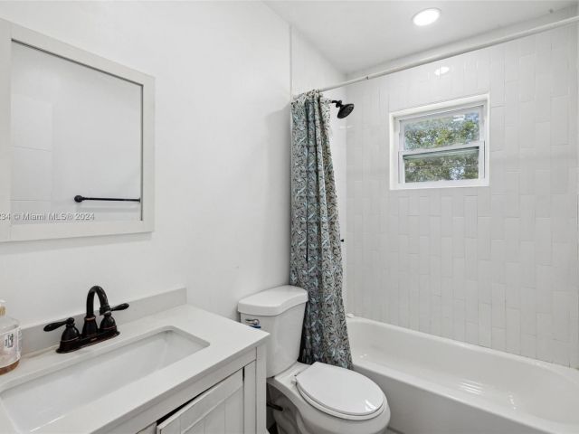 Home for sale at 1437 NE 3rd Ave - photo 5213777