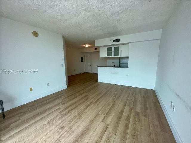 Apartment for sale  Unit #909 - photo 5209838