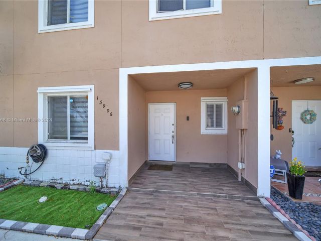 Home for sale at 13906 SW 173rd Ter 13906 - photo 5208454