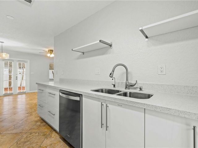 Home for rent at 1306 NE 14th Ave 1 - photo 5463884