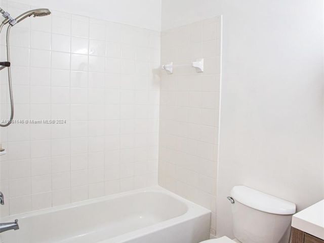 Home for rent at 4234 NE 9th St 4234 - photo 5209166