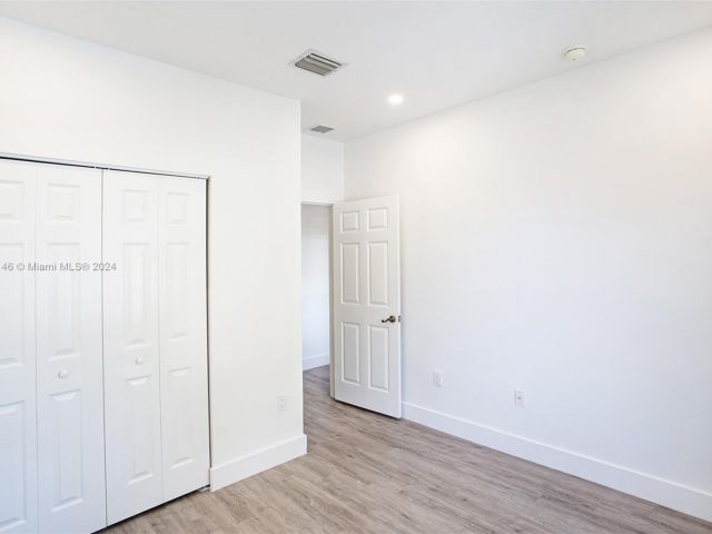 Home for rent at 4234 NE 9th St 4234 - photo 5209171