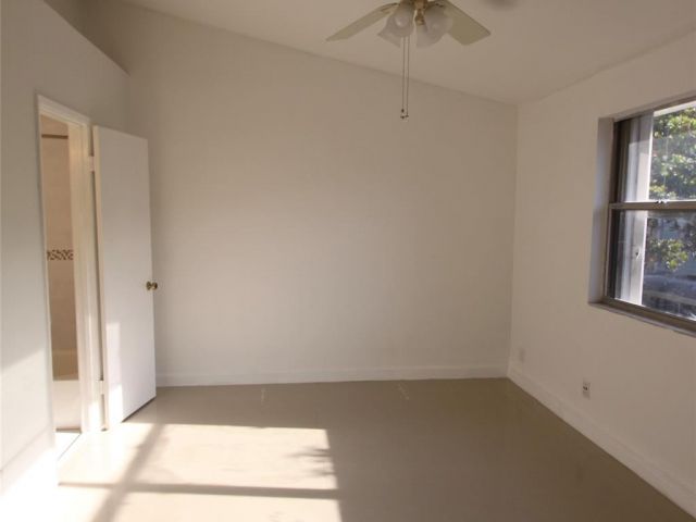 Home for rent at 2577 NE 15th St - photo 5214757
