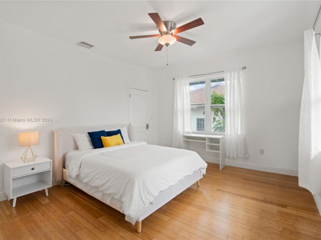 Home for rent at 120 NE 44th St - photo 5223372