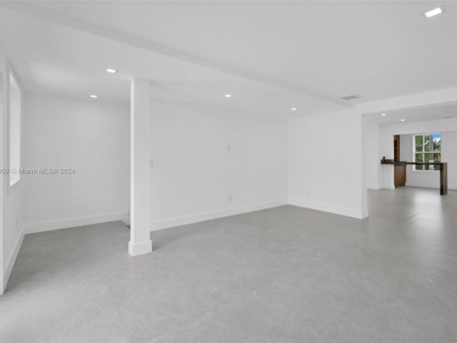 Home for rent at 2121 SW 22nd Ave 2121 - photo 5222955