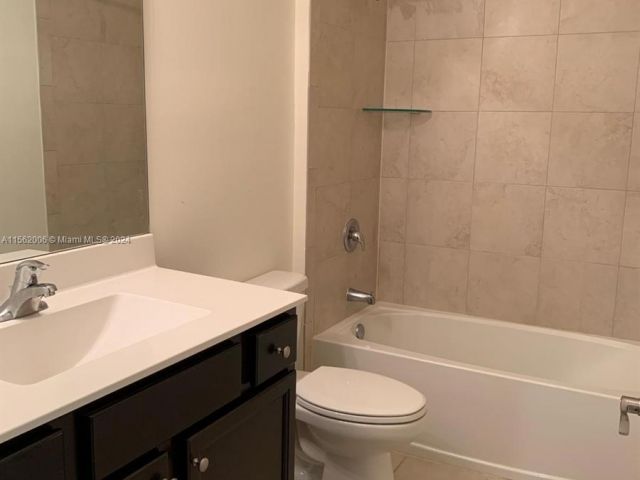 Home for rent at 210 SE 33rd Ter 210 - photo 5225792