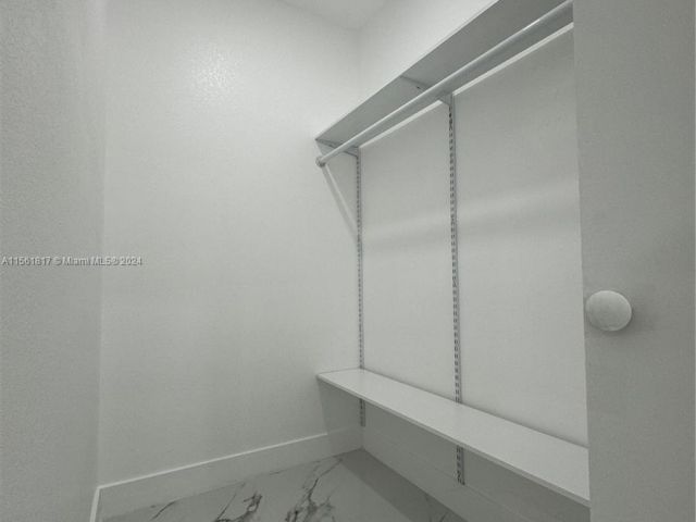 Home for rent at 1700 Thomas St 1 - photo 5231235