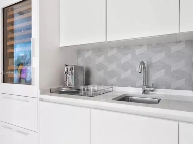 4-bedroom condo for sale in Miami - 1000 Biscayne Blvd 1702 - MondialRealty